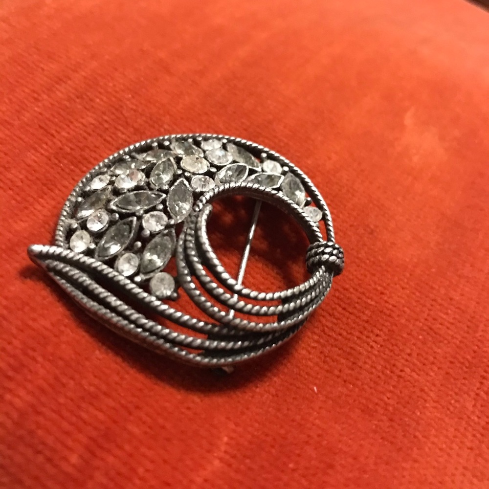 Classy Brooches - Picture 2 of 4